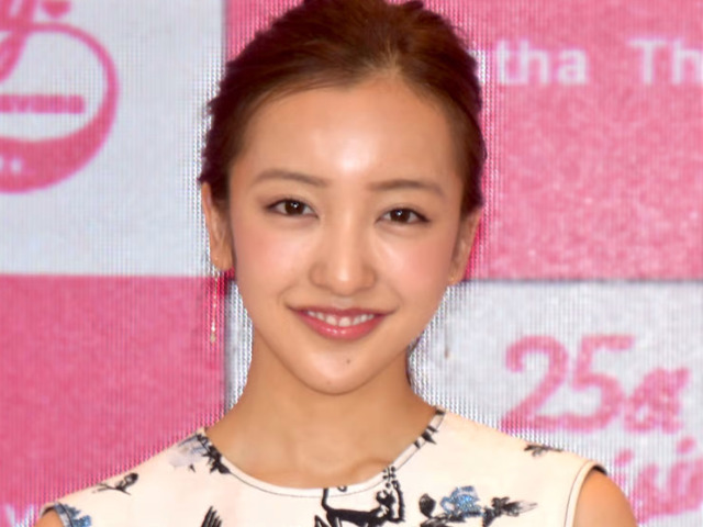 笑顔の板野友美